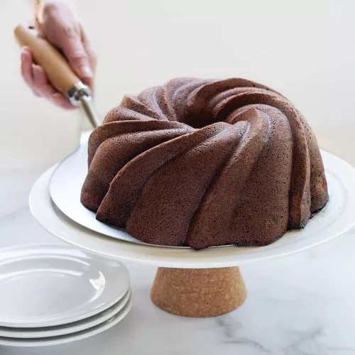lifting a cake by the nordic ware cake lifter