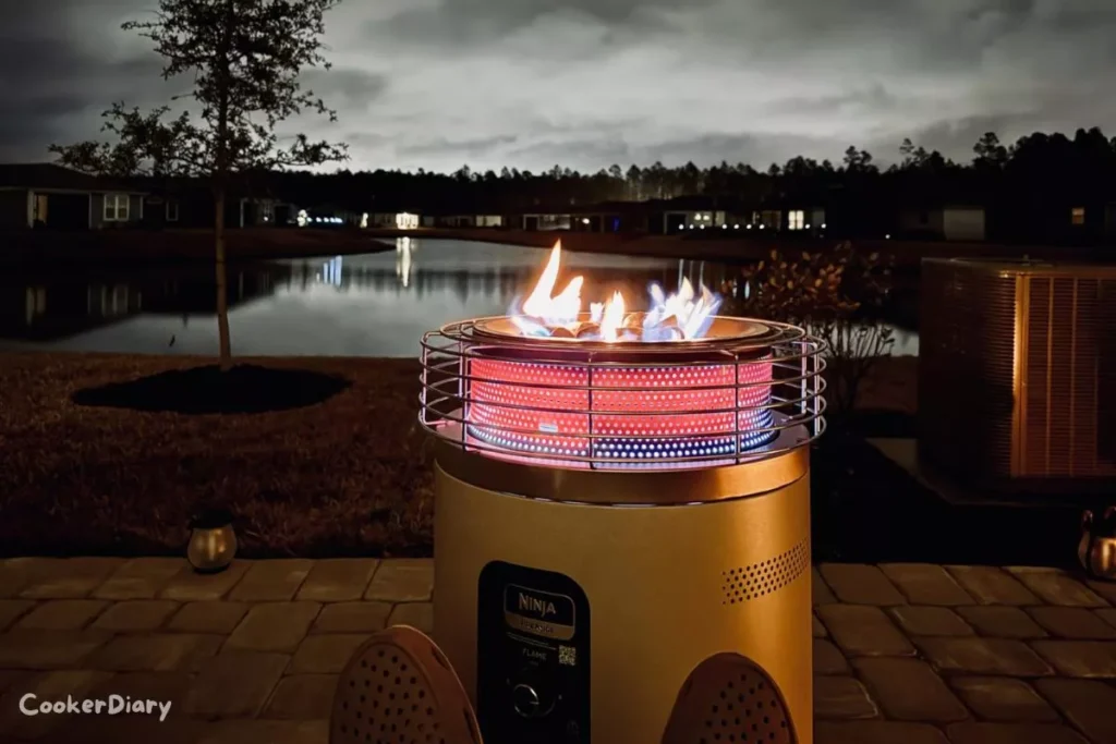 Upgrade your outdoor space with the Ninja Fireside360™ Outdoor Heater & Fire Pit (OF101CY) in sleek Cyberspace.