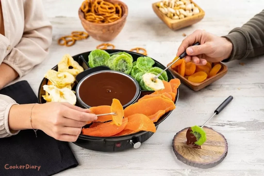 Kusini electric fondue pot set with melting bowl and forks